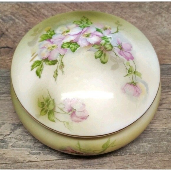 Vintage Nippon Hand Painted Porcelain Covered Jewelry Trinket Powder Box Cottage - Picture 2 of 11